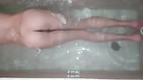 Le jeune Marty joue dans la baignoire et se fait enculer par Billy snapshot 4