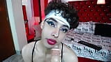 Lindo femboy brinca com camisinha e boca snapshot 1