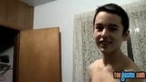 Twink apenas legal te trae sus suelas sexys y su gran polla snapshot 4