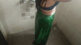 Hot Bhabhi ko bathroom me nahate huye dekhliya to chod diya snapshot 2