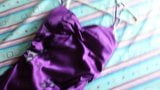 На выпускное платье Сэма напала массивная грязная сперма, пропитывающая snapshot 8