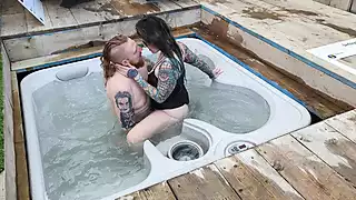 Steamy Hot Tub Sex Elizabethhunny & Brutalbelial: British Body ...