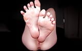 Pies y coño - semen en mis pies snapshot 3