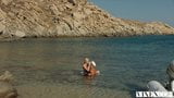 Vixen kendra sunderland在海滩上的激情性爱 snapshot 7