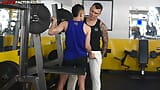 Latinos Xeus Rodriguez y Maxiniliano anal raza en gimnasio snapshot 3