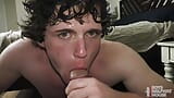 Jock, adolescente vierge de str8, se fait étirer le cul par son papa sans capote, POV snapshot 3