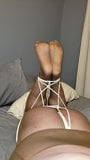 Slijpen tot een orgasme in bondage en panty snapshot 3