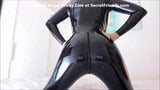 Show de baise en latex en direct avec Angel Wicky snapshot 3