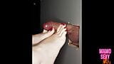 Gloryhole pijpbeurt footjob en klaarkomen in de mond snapshot 15