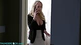 Seductive MILF Brandi Love Bangs a Thundercock For All The Right Reasons snapshot 1