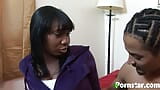 Mahlia Milan, bombasse noire, suce une grosse bite noire snapshot 3