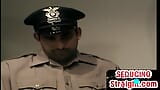 Str8 पुलिस मर्द को BJ gaydady द्वारा घर पर बहकाया गया 4 ओरल सेक्स snapshot 3