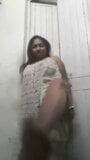 Mujer india hace show desnudo snapshot 4