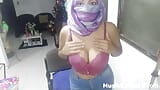 Sexy milf arrapata in hijab. Araba musulmana masturba gushy schizzando figa in webcam dal vivo snapshot 4