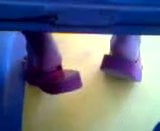 Milf Asia dengan sandal jepit merah muda di bus snapshot 8