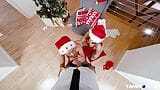 Teenmegaworld - Tmwpov - Ta bite est notre cadeau de Noël snapshot 5