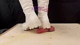 सफेद लड़ाकू जूते सीबीटी और रौंद - बॉलबस्टिंग, मुर्गा क्रश, मुर्गा रौंदना, महिलाओं का दबदबा snapshot 9