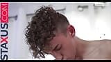 STAXUS:: TWINKS CALIENTES JUEGAN CON CERA snapshot 17