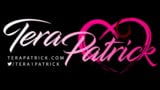 La sexy Tera Patrick et Nautica Thorns se font baiser dans un trio! snapshot 1