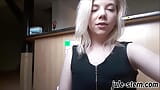 Duits blond meisje neukt een enorme fles en stript voor je! snapshot 1