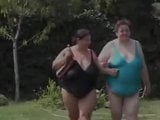 Dos bbw lesbianas disfruta al aire libre wf snapshot 1