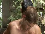 Twee latijnse twinks met een babygezicht neuken in de jungle snapshot 2