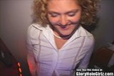 Kleine Titten Shirley Dimples lutschen Schwänze im Gloryhole snapshot 5