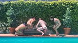 Quatuor dans la piscine snapshot 7