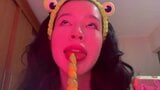 Asmr linda chica chupando piruleta snapshot 14