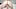 Amerikanische Frau mit dicken Titten springt auf einen großen Dildo