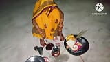 Desi Indische Karwa Chauth apne Pati ke sath Manaya snapshot 1