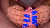 Ongles bleus, branlette et footjob, taquinage snapshot 6