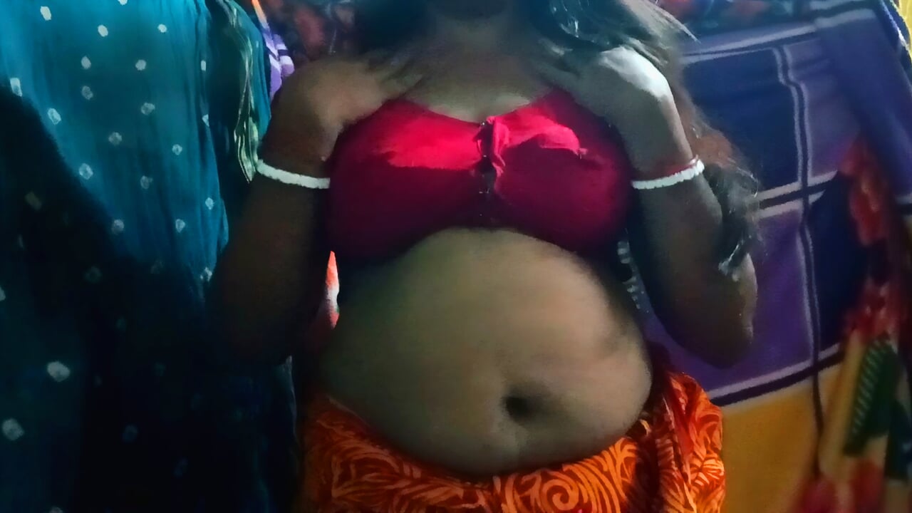 Bengali cunhada inserindo o dedo nela e chupando o próximo !! Bengali esposa dedilhando sua buceta e chupando o próximo pau