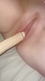 Milf vrouw neemt een dildo van 25 cm en wrijft clit 😋 snapshot 2