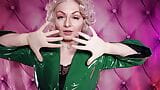 Asmr: latex medische handschoenen en groene pvc -jas - sexy pin -up milf Glaminatrix Arya Grander - gratis video snapshot 12