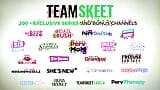 La piccola babysitter fortunata anne farà di tutto per ottenere un lavoro - MyBabySittersClub di TeamSkeet snapshot 1