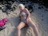 Naakte Barbie op het strand :) snapshot 4