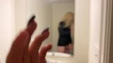 Blonde Transvestit wichst snapshot 1