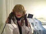 Milf transexual mostrando y digitación en la webcam con un vestido de satén negro, bragas de encaje, medias de red y tacones snapshot 1