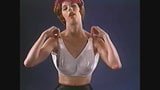 Striptiz w stylu vintage z cycatą Lee Germaine, powiększoną do 4k snapshot 6
