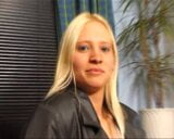 Blonde Angie 21 Jahre mstubiert und blaesst das erste mal vor der linse snapshot 3