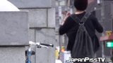 Des Japonaises filmées en train de pisser dans des lieux publics snapshot 4