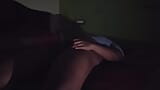 Une femme sexy excitée se lève et baise dans la nuit. snapshot 15