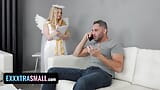 Un ange gardien menu séduit et baise Damon parce qu’elle veut le réparer - exxxtrasmall snapshot 4