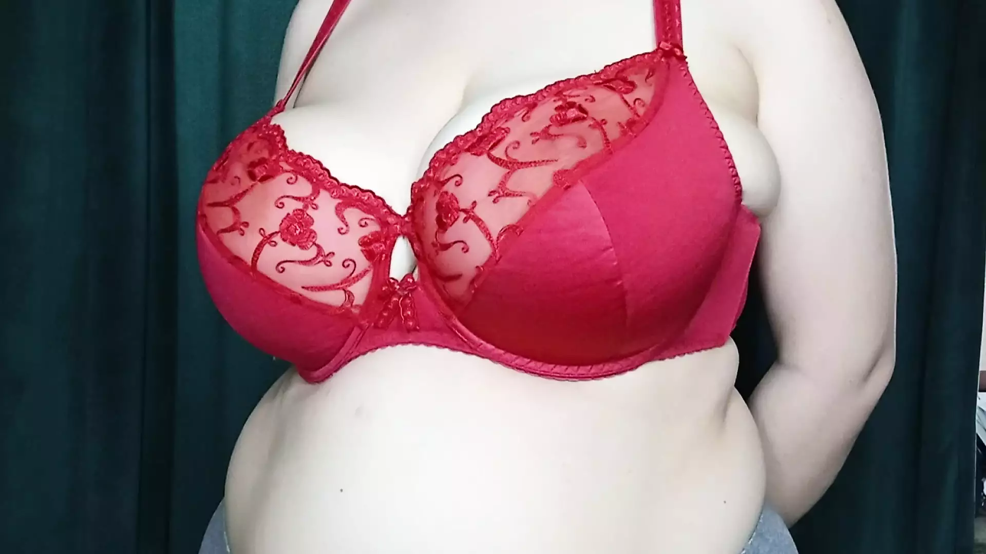 You want to buy my bras ?