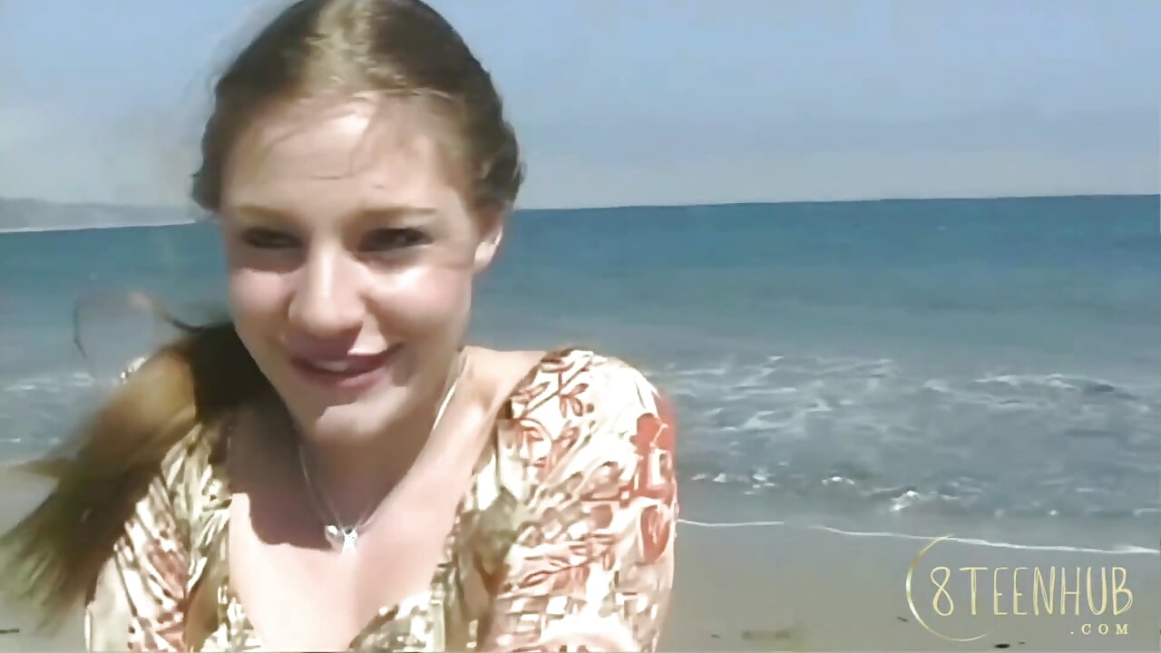 8teenhub - Aurora Snow 18 éves punciját nyalják és megdugják a medence mellett