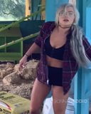 Wwe - liv morgan en barn snapshot 1