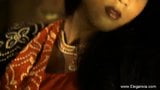 Exotische Liebhaberin des Tanzes aus Asien snapshot 3