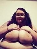 Bbw con coletas y enormes tetas jugando con su pecho snapshot 9