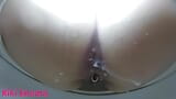 Enema de leche anal de gran culo en el baño snapshot 9